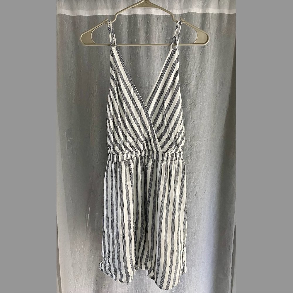 Lulu's M black and white striped strappy backed skater dress